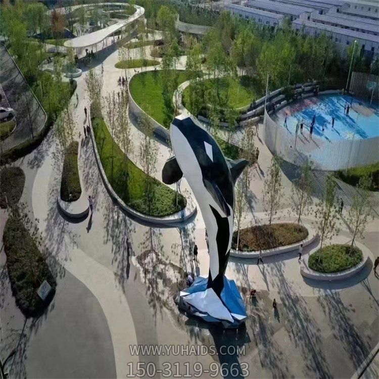 公园摆放大型玻璃钢卡通鲸鱼景观雕塑