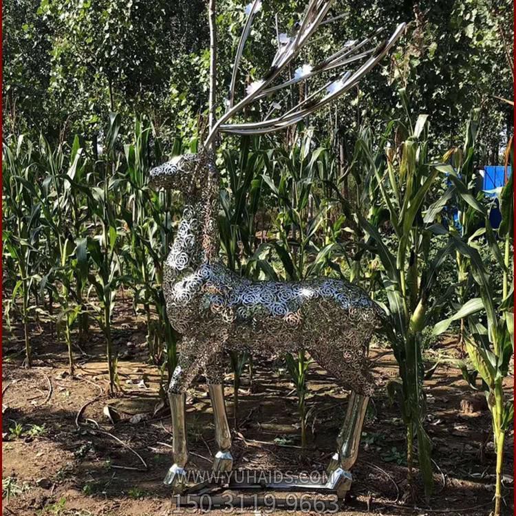 不锈钢鹿，镜面花纹镂空鹿雕塑