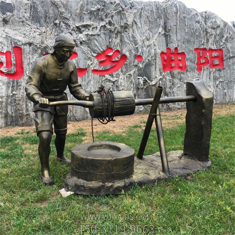 玻璃钢仿铜轱辘井打水场景雕塑