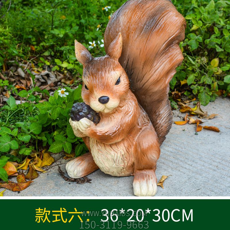 幼儿园一只抱着松子的玻璃钢松鼠雕塑 (2)