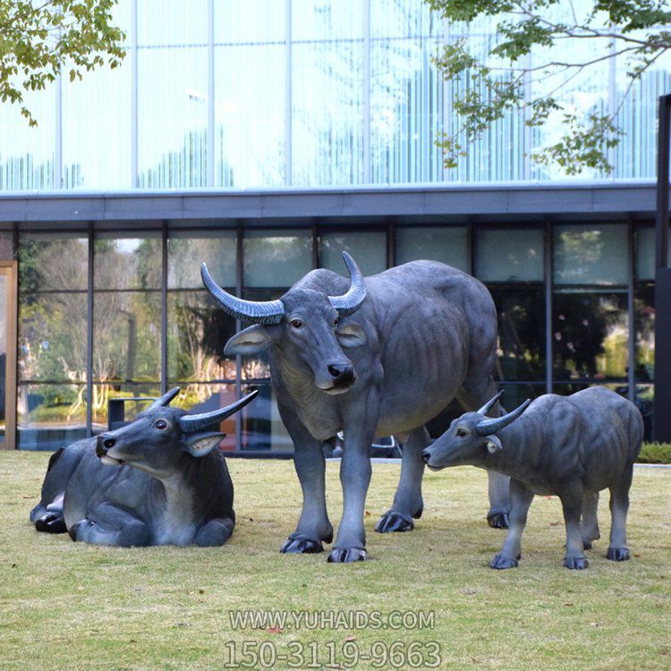 户外公园草坪玻璃钢仿真动物牛雕塑