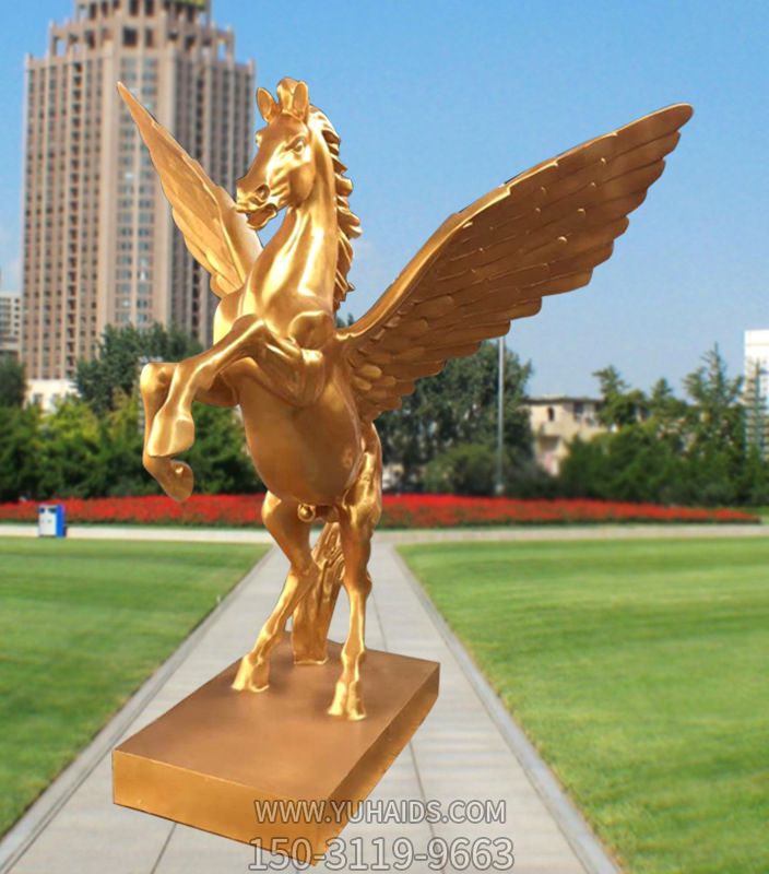 街道边摆放的金色起飞的玻璃钢喷漆飞马雕塑