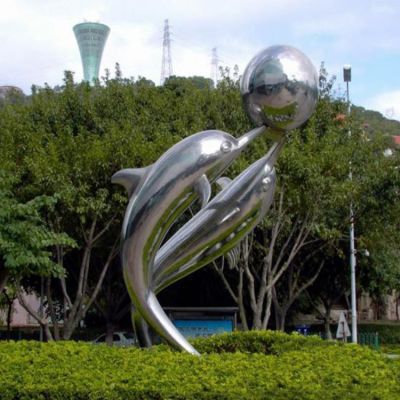 不锈钢镜面海豚顶球公园草坪景观雕塑