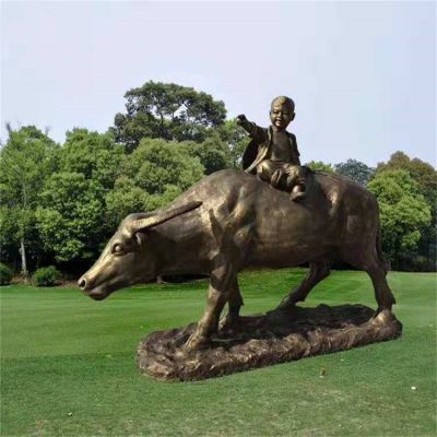 景区园林草地摆放玻璃钢仿铜牧童骑牛小品雕塑