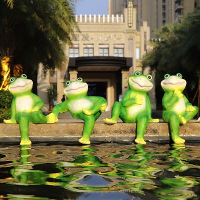 广场四只可爱的玻璃钢青蛙雕塑