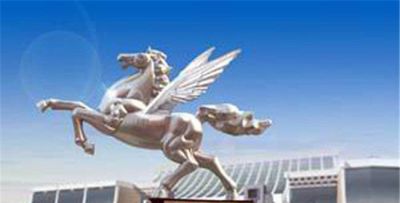 城市广场创意不锈钢镜面带翅膀的马雕塑