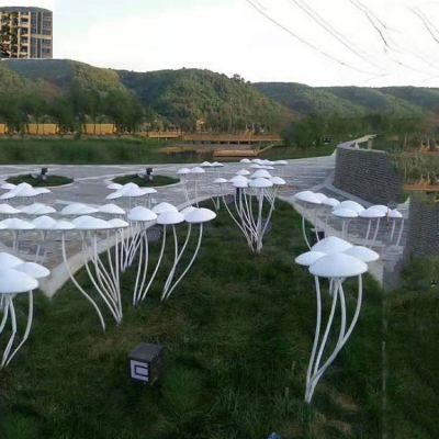 公园草地摆放玻璃钢蘑菇灯光亮化小品雕塑