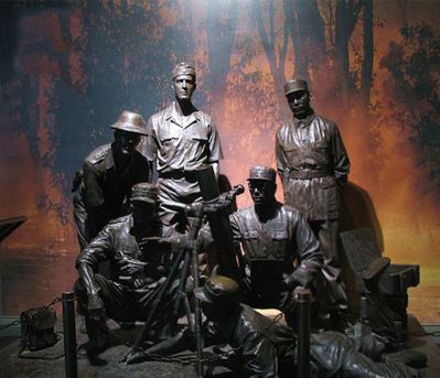 博物馆铜雕中西方八路军雕塑