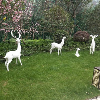 玻璃钢白色鹿雕塑，小区园林草坪动物摆件