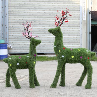 户外草坪创意彩绘绿植梅花鹿雕塑