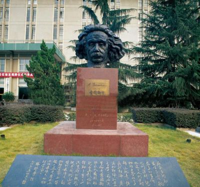 头像铜雕校园世界名人爱因斯坦雕塑
