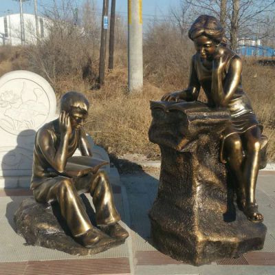 图书馆广场铸铜学生看书读书人物小品雕塑