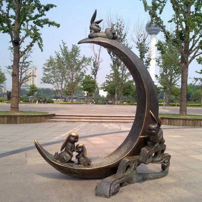 公园摆放铸铜月亮生肖兔子雕塑