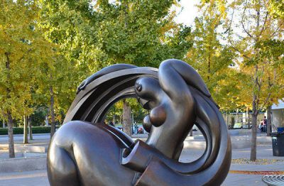 公园广场抽象人物铜雕女孩雕塑