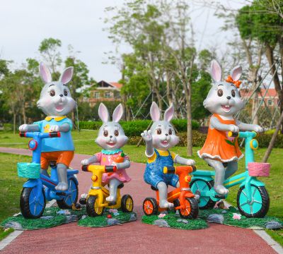 商场儿童游乐园骑车兔子一家玻璃钢雕塑