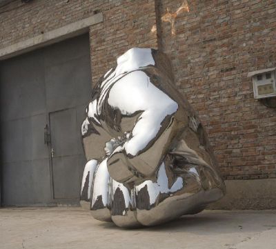 街道创意不锈钢力量拳头雕塑
