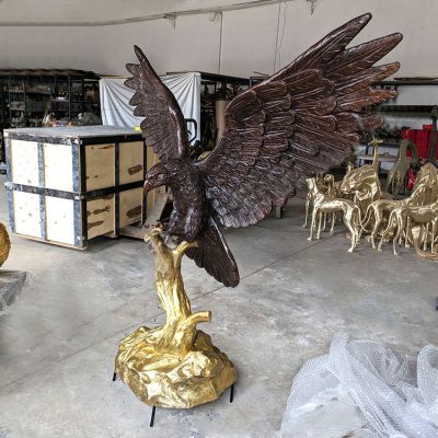 铸铜老鹰雕塑，大鹏展翅景观