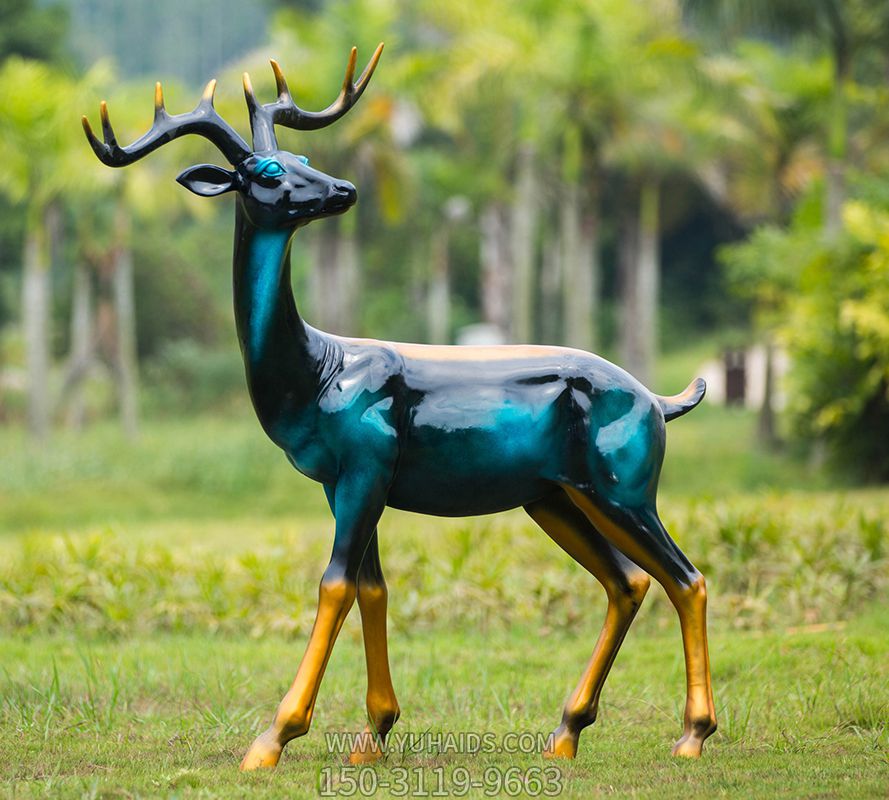 户外大型仿真动物景观玻璃钢彩绘梅花鹿雕塑