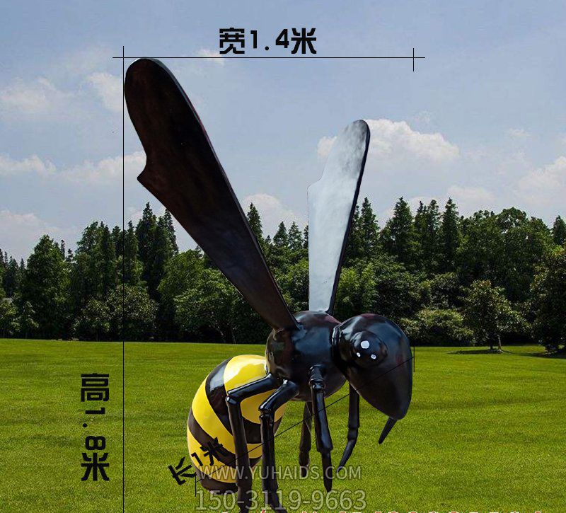 农场池塘草坪在空中飞舞的玻璃钢蜜蜂雕塑