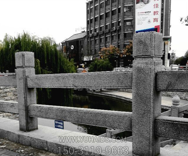 街道湖边围栏简易石柱栏杆雕塑