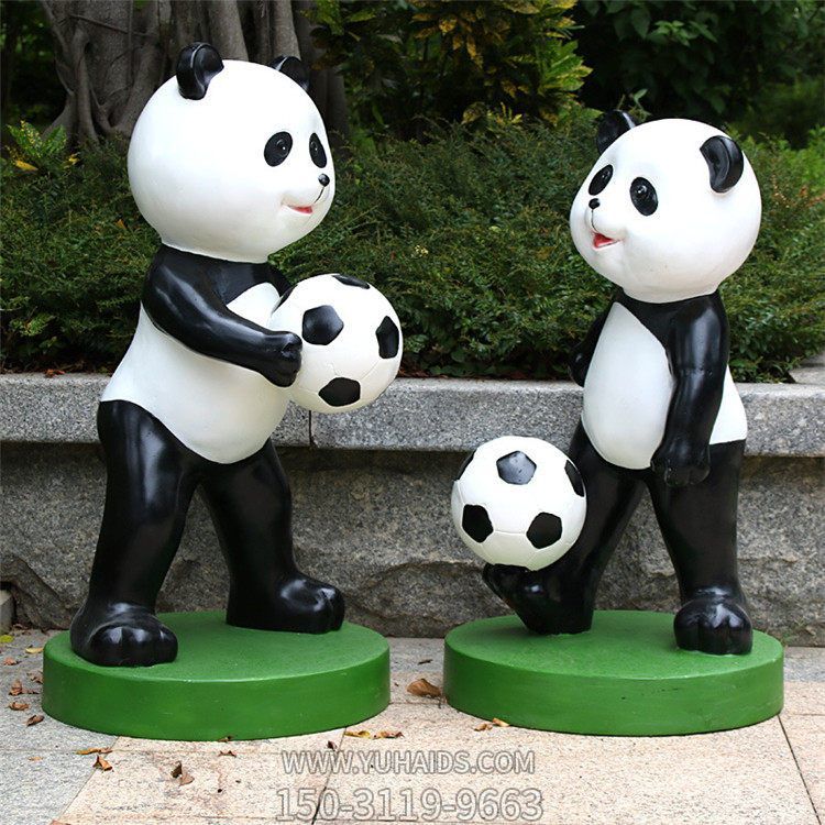 公园摆放玻璃钢卡通踢足球熊猫雕塑
