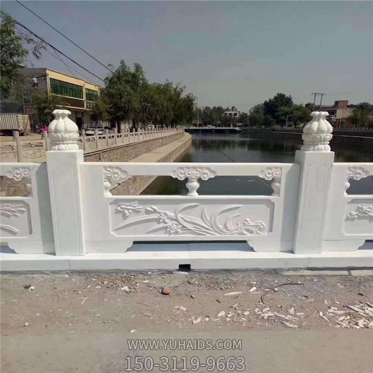 城市河道摆放汉白玉浮雕兰花防护栏板雕塑