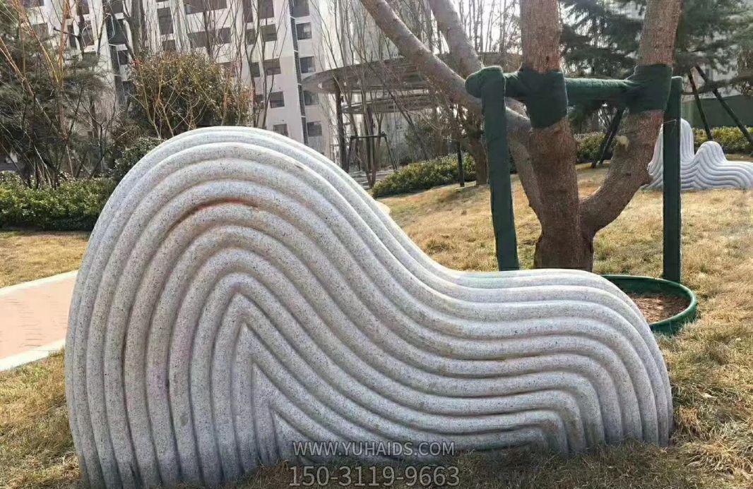 小区草坪大理石纹理假山雕塑