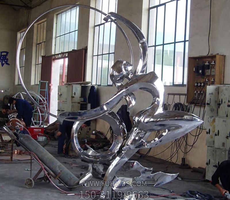 大学镜面不锈钢艺术体操运动人物雕塑