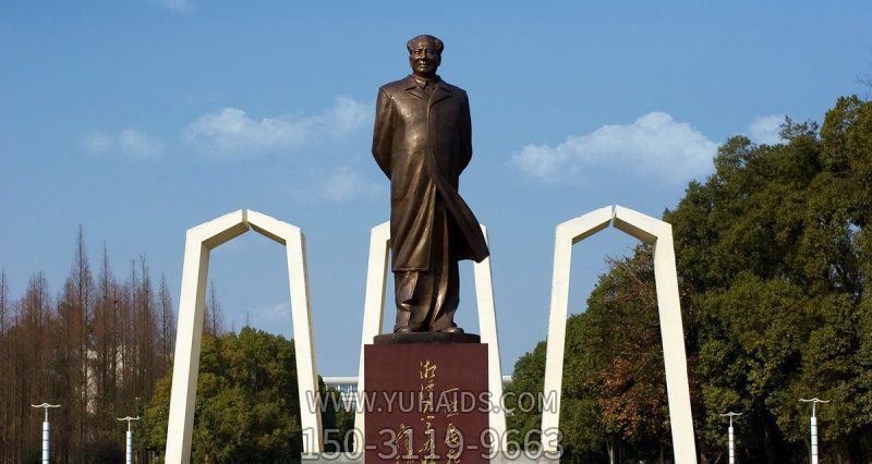 广场铜雕世界伟大领袖毛泽东雕塑