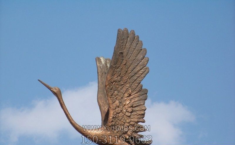 景区创意不锈钢仿铜飞翔的鹤雕塑