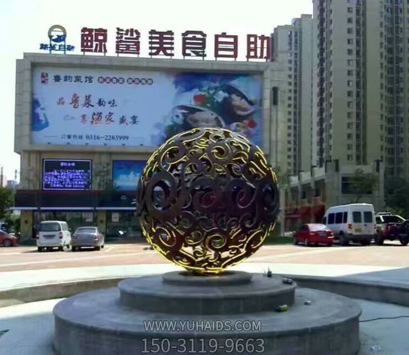 户外大厦喷泉中的装饰品不锈钢镂空球雕塑