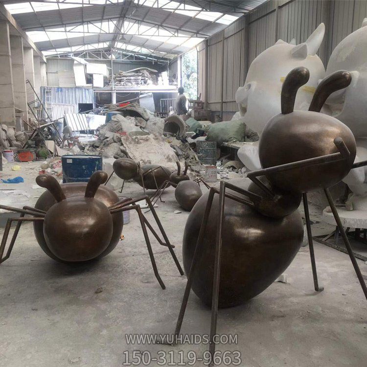 广场园林玻璃钢仿铜大型抽象蚂蚁雕塑