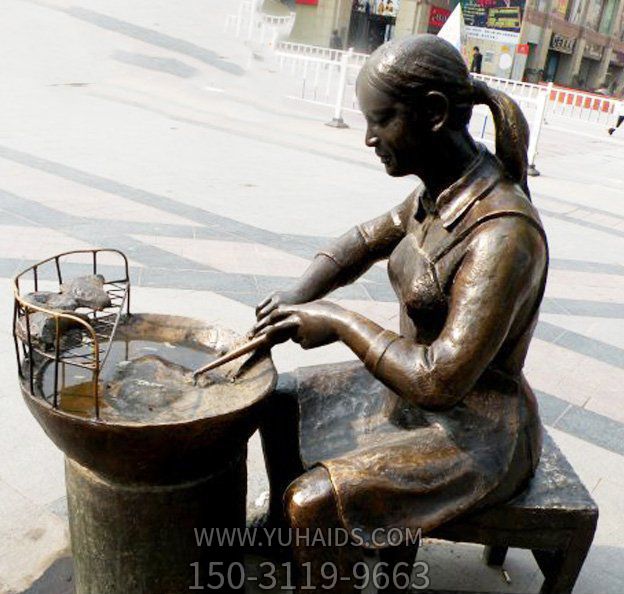 步行街烤梨人物铜雕梨雕塑