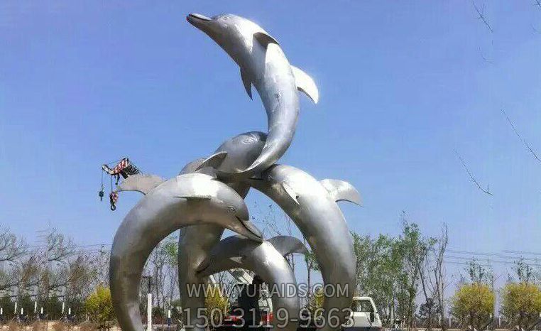空中飞跃多只不锈钢海豚雕塑