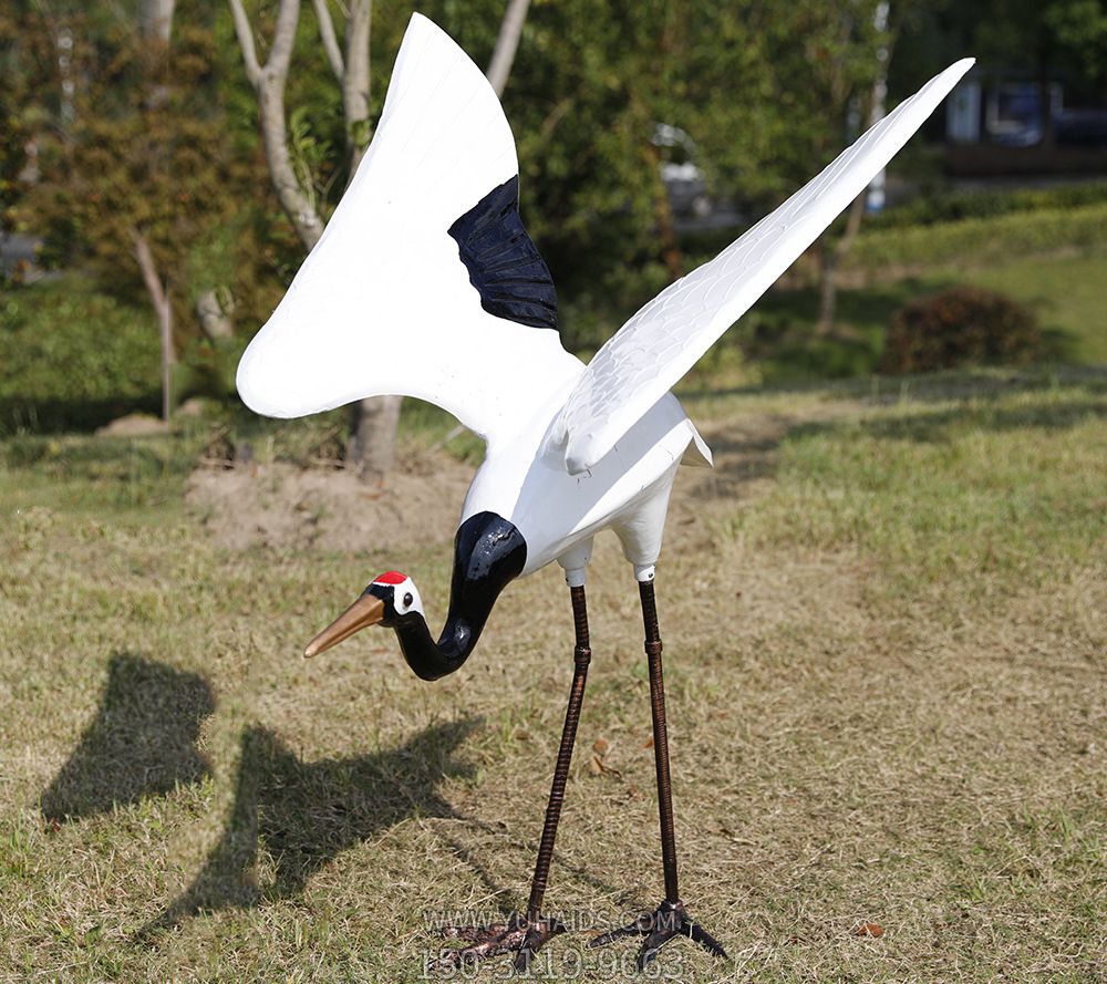 公园草坪玻璃钢大型仿真鹤雕塑