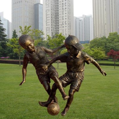 玻璃钢仿铜体育运动人物 户外校园景观踢足球打篮球雕塑