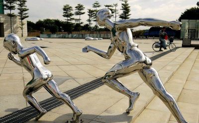 广场镜面不锈钢跑步运动雕塑