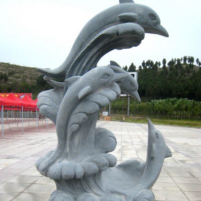 景区一大三小石雕海豚雕塑