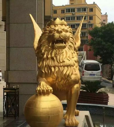 酒店门口摆放玻璃钢仿铜欧式飞狮雕塑