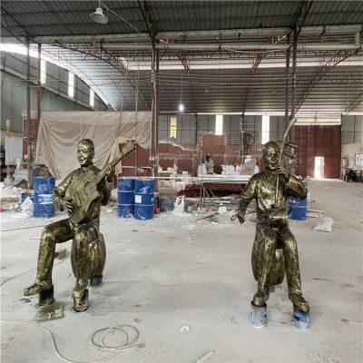 情景小品玻璃钢仿铜弹奏乐器的人物雕塑
