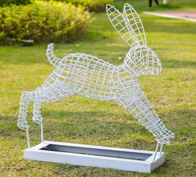 公园草坪不锈钢镂空跳跃的兔子雕塑