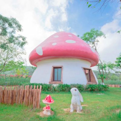 户外草坪大型玻璃钢彩绘大型园林蘑菇屋雕塑