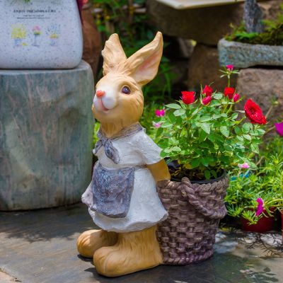 可爱卡通家居草坪玻璃拉着竹篮的可爱兔子雕塑