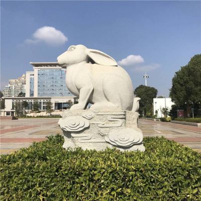 天然石材山岩雕刻 十二生肖兔子公园雕塑