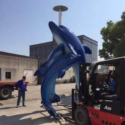 海洋馆摆放大型玻璃钢喷漆卡通海豚雕像