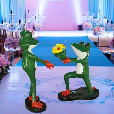 婚礼游乐场玻璃钢卡通青蛙求婚主题小品摆件