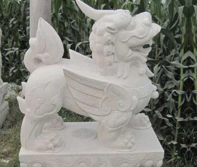 户外景区汉白玉石雕带翅膀的貔貅雕塑