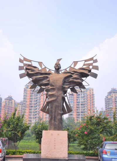 广场创意带翅膀鲁班古代名人铜雕