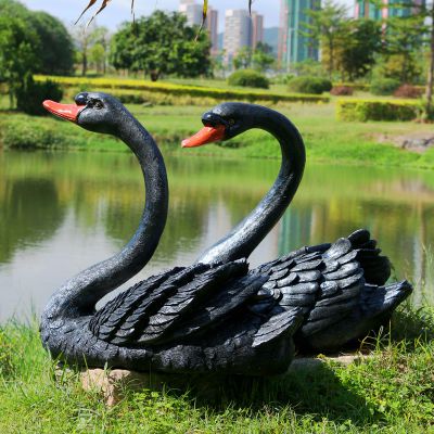 户外池塘草坪玻璃钢材质的黑天鹅雕塑