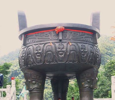 历史悠久的青铜器祠堂寺庙鼎雕塑